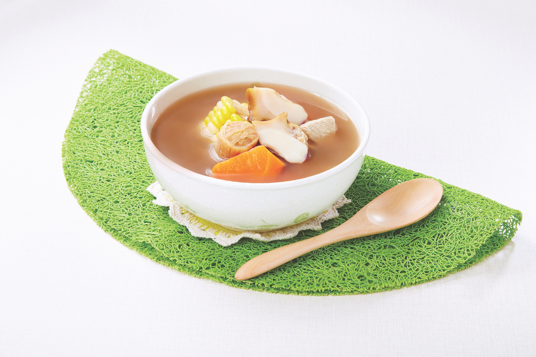乾瑤柱陳腎湯是一道經典的傳統湯水,湯汁醇香甘甜,營養價值高。