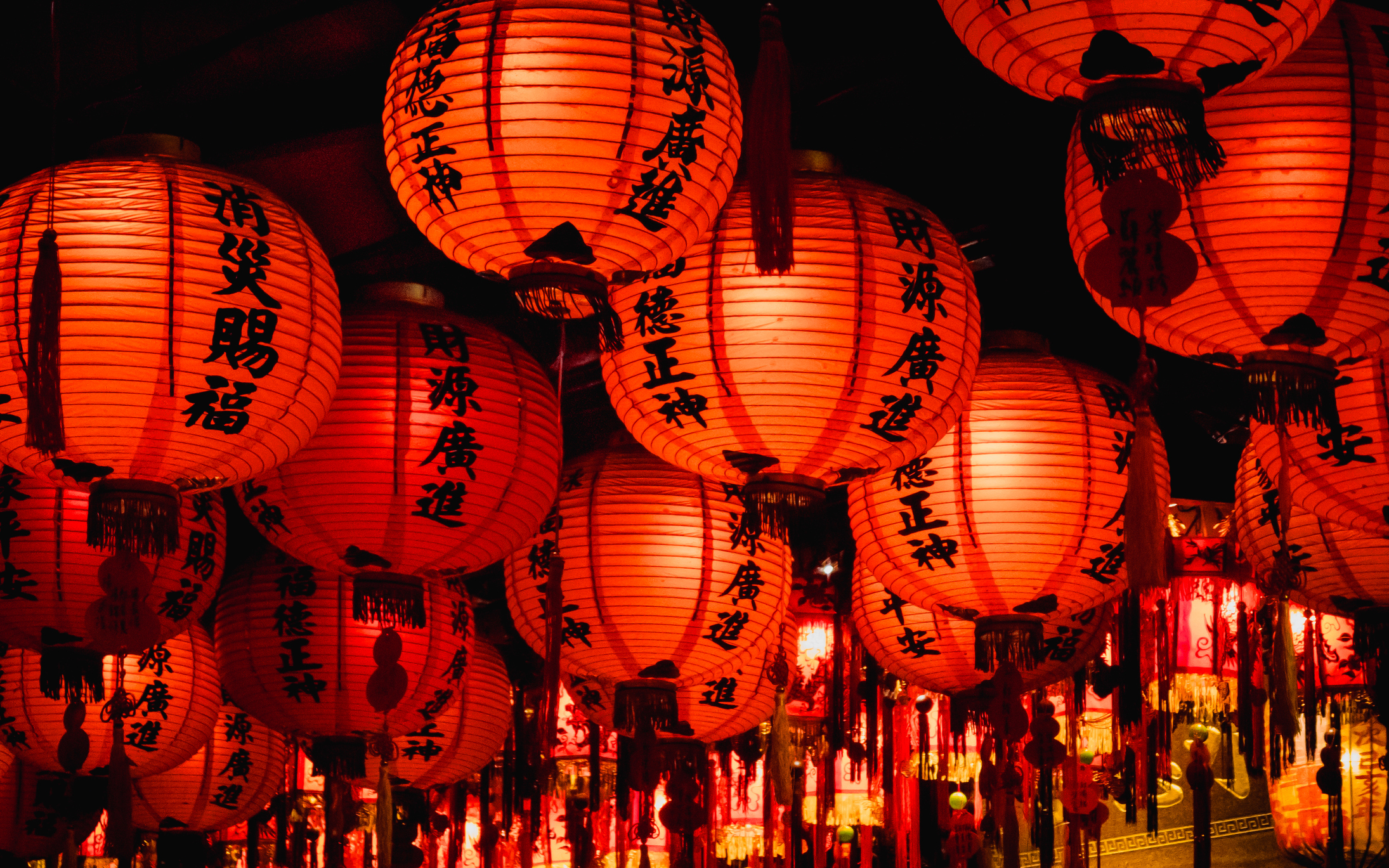 元宵節是農曆新年後的第一個重要節日，不僅象徵團圓與喜慶，也少不了各種美味的傳統佳餚。