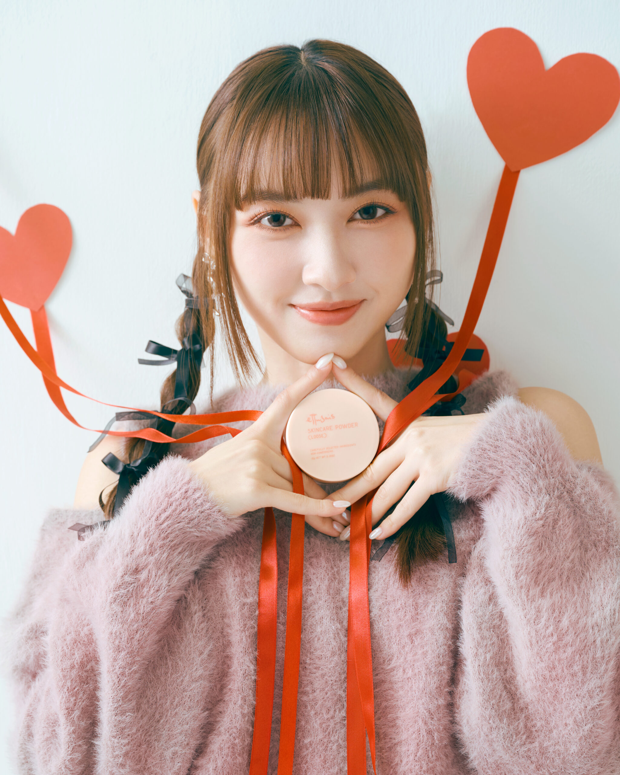 養膚級的全新美肌護膚蜜粉，讓妝感輕盈無重。