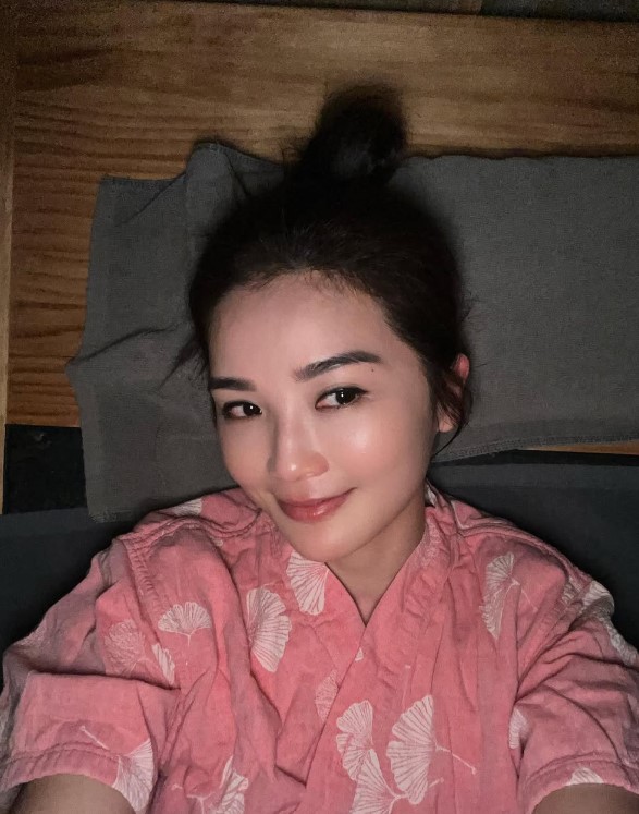 想要有效改善痘痘問題,除了選擇合適的護膚產品,日常清潔、作息調整與飲食管理同樣不可忽視。