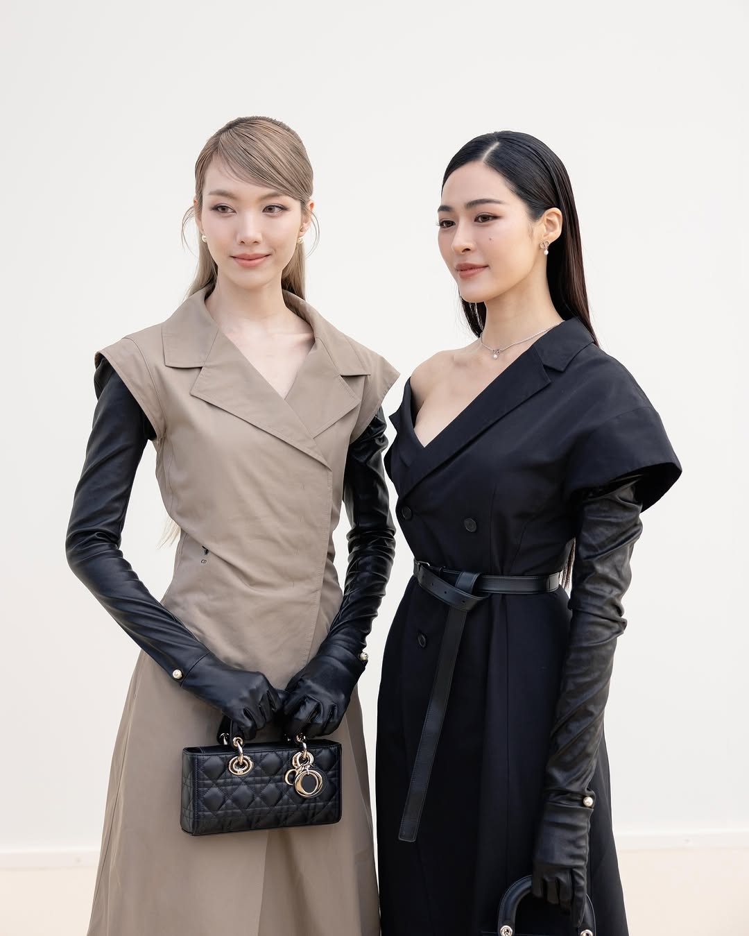 鄺玲玲（右）以側分公主頭，展現俐落感