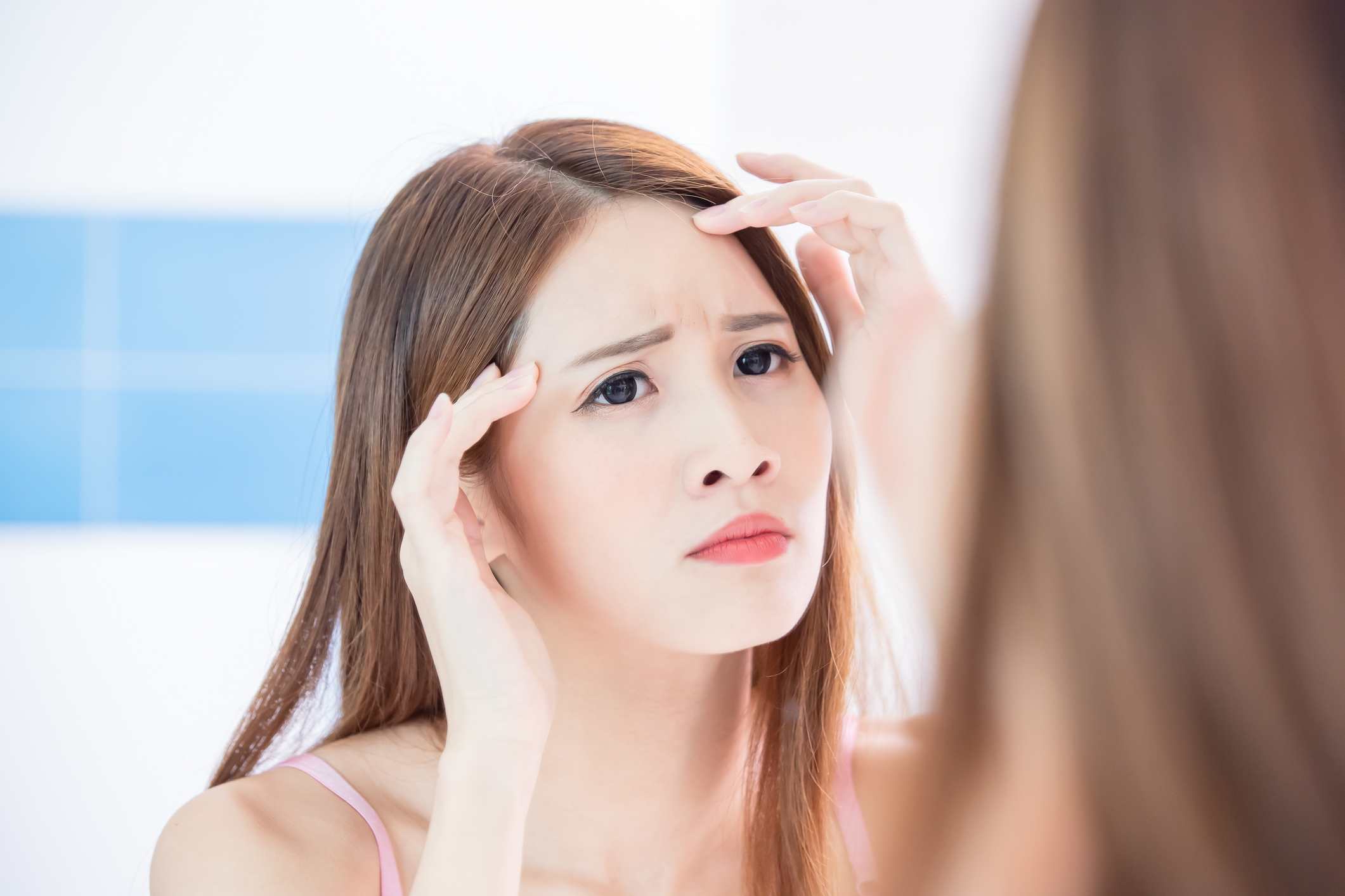 額頭皺紋形成來自很多原因,例如皮膚太乾燥、豐富的表情習慣、自然老化等~