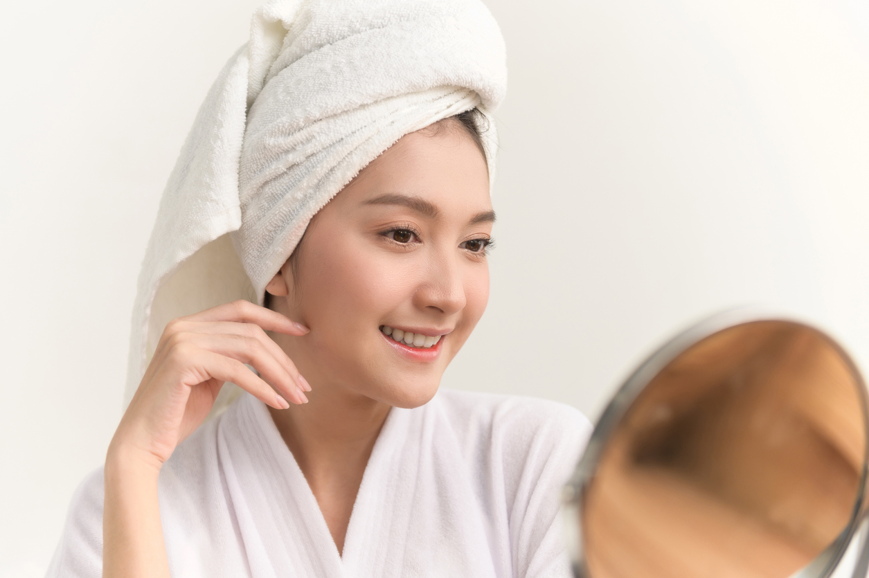 除了飲食調理,搭配適合的護膚產品,才能真正做到「雙管齊下」,讓皮膚保持水嫩緊緻!