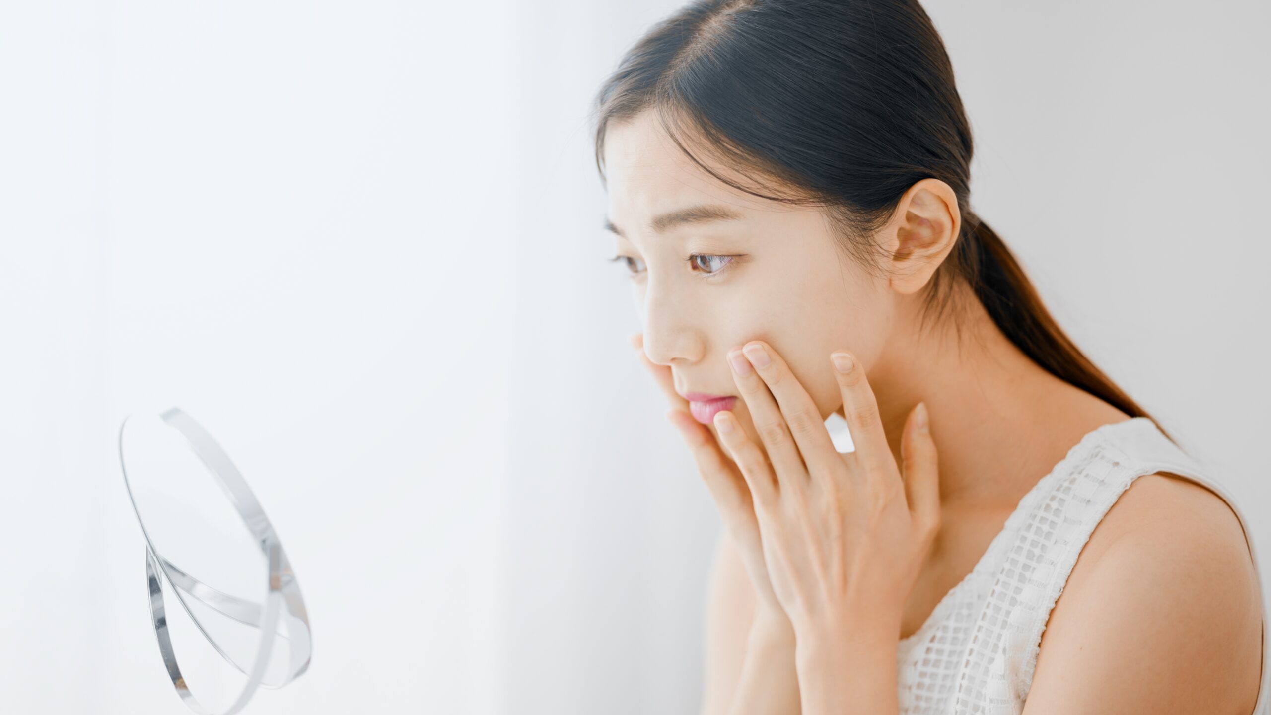 雖然維他命C精華對皮膚有很多好處,但如果使用不當或個人體質、膚質不同,可能會出現一些不良反應~