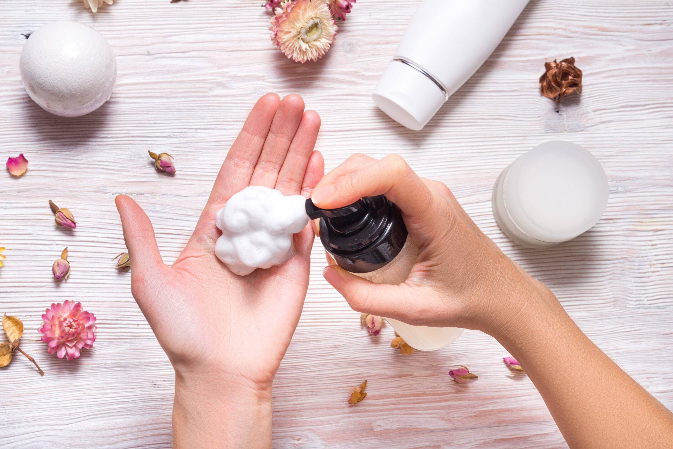 用氨基酸潔面乳後肌膚的乾燥、泛油或敏感狀況有明顯改善，膚質變得更穩定健康，絕對是值得入手的護膚品之一！