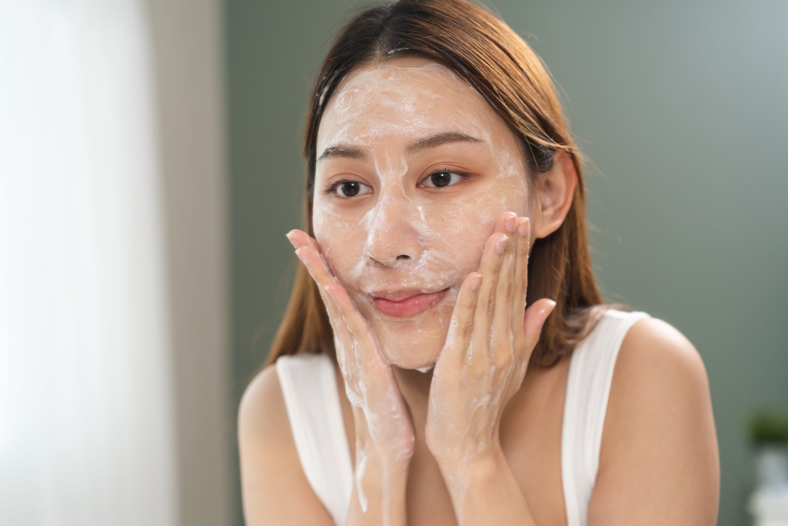 氨基酸潔面乳與一般皂基潔面乳有何不同？痘痘肌該選哪種比較好？