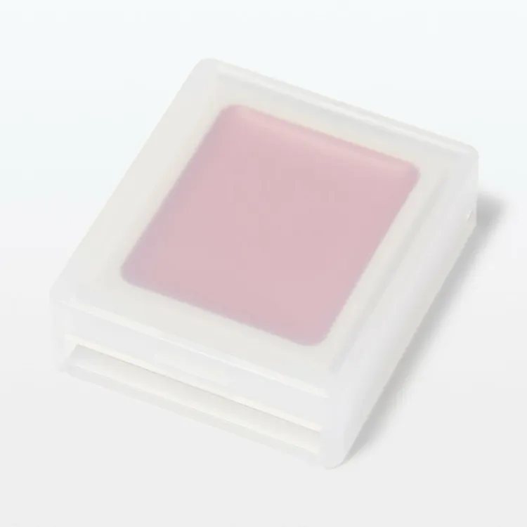 塗抹後會變成柔滑粉末