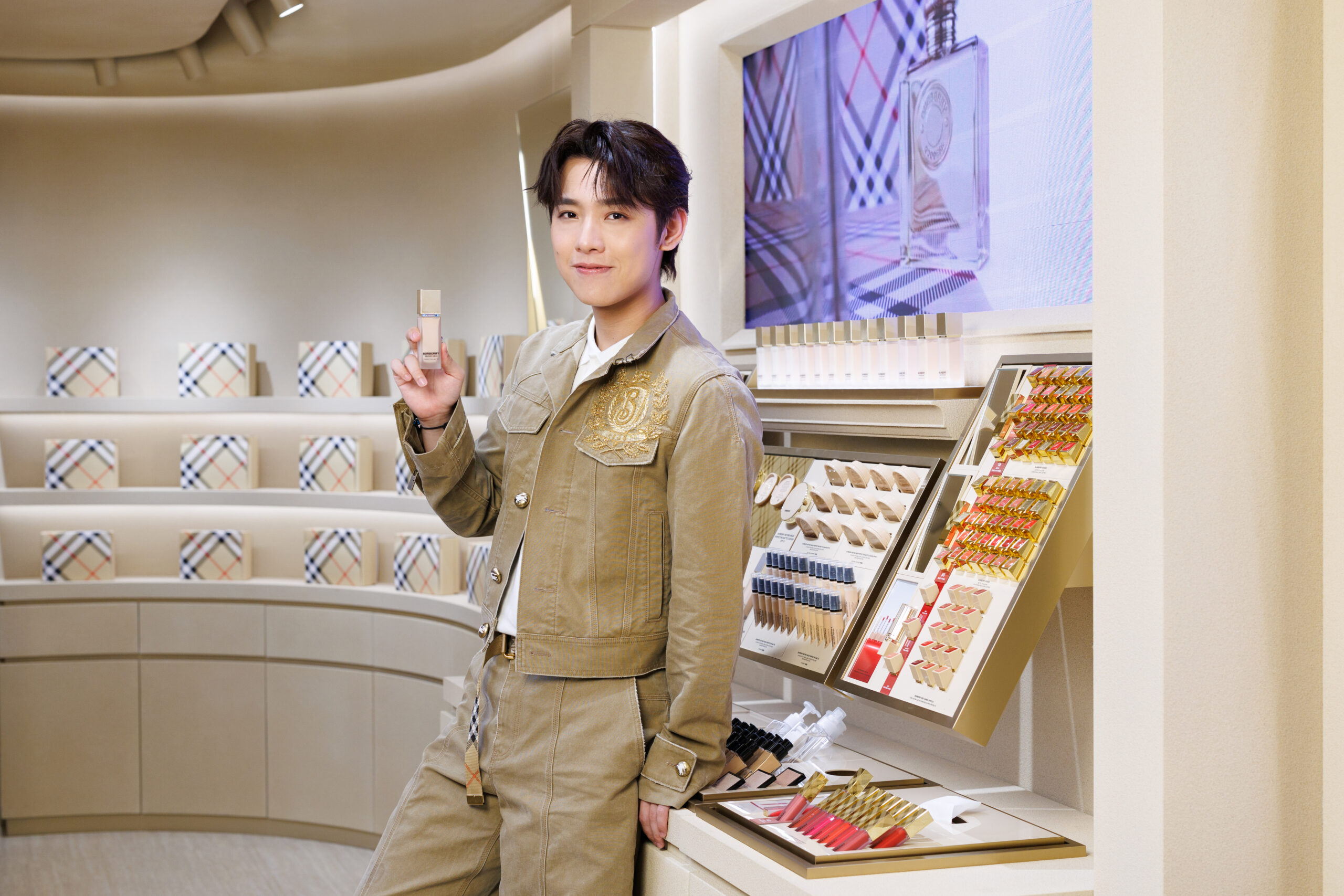 Arvin Tsang早前出席Burberry氣墊限量版發佈會。