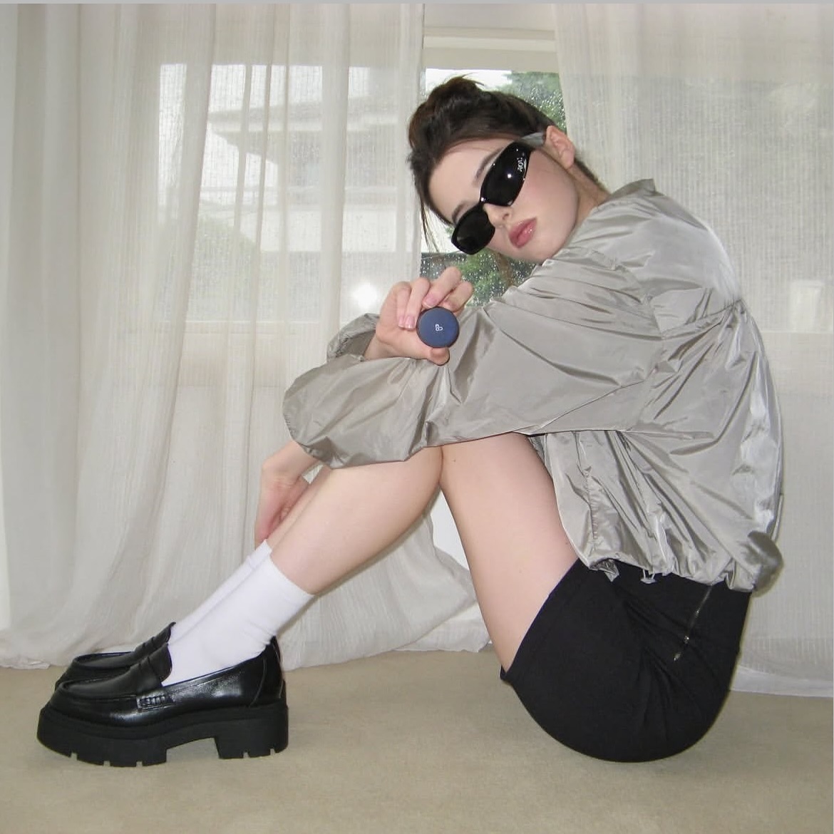 跟舊愛唇膏疊擦後可以製造出自然又帶點奢華的唇色