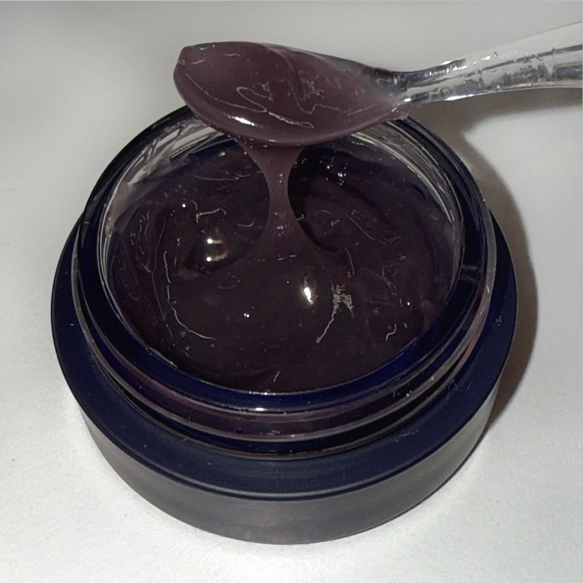 AOU深李子色調溫和又有保濕效果