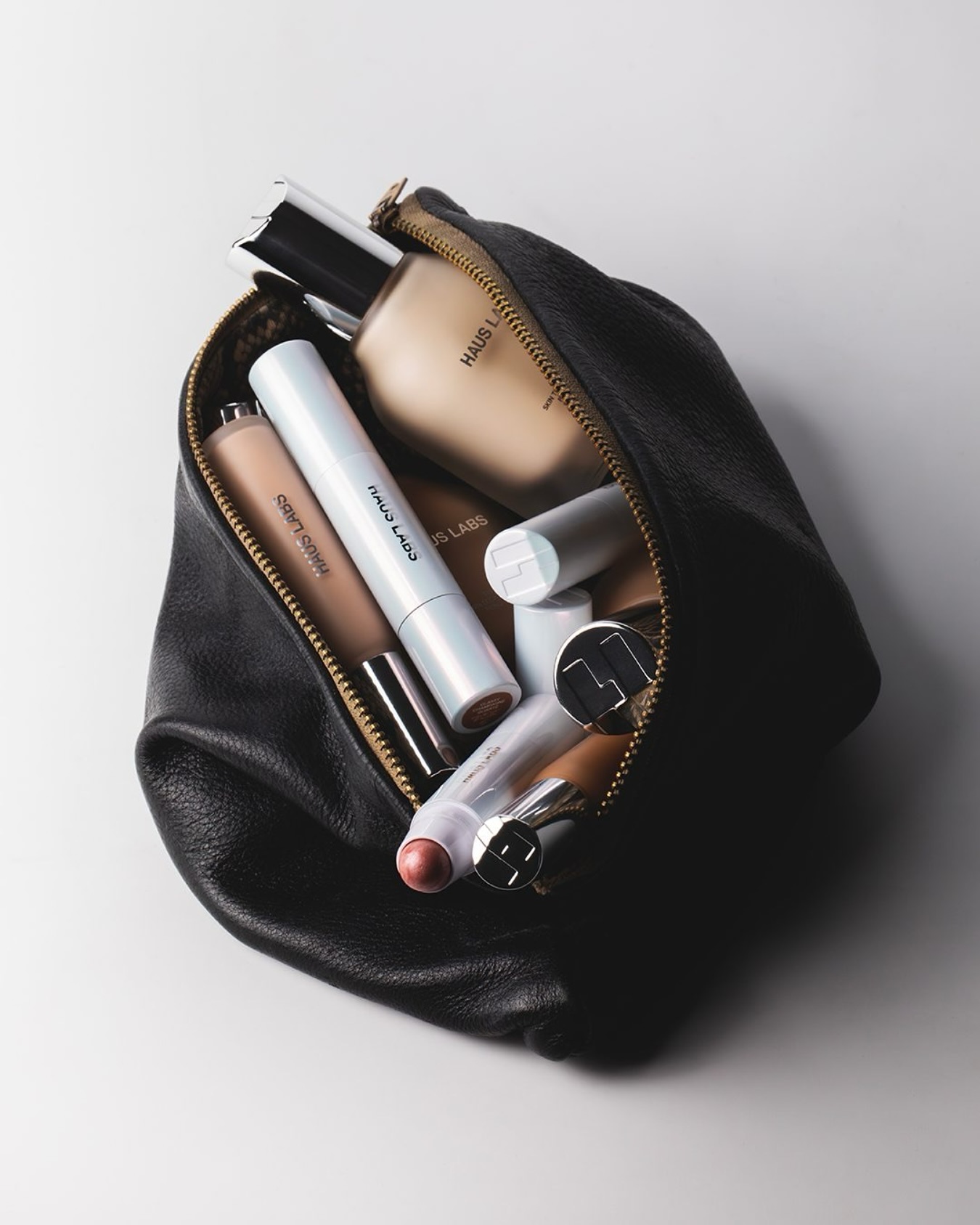 香港的朋友們再也不用羨慕海外的美妝愛好者，5月起就能在Sephora輕鬆入手Haus Labs的明星商品