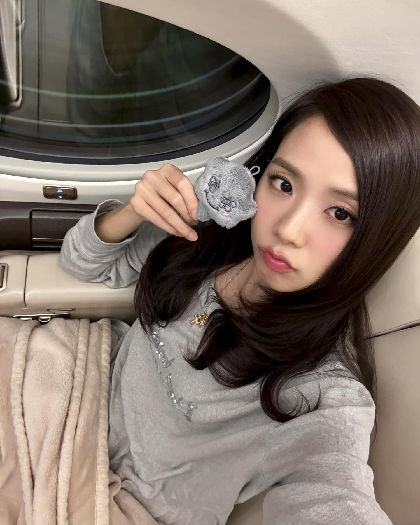 暈染時務必注意邊緣的柔和過渡，避免出現明顯的色塊