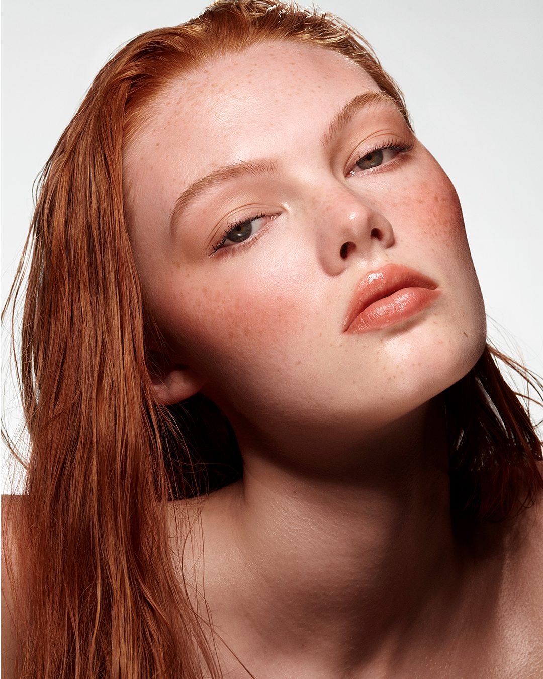 全線產品不僅擁有令人驚豔的顯色度，更堅持純素與零殘忍