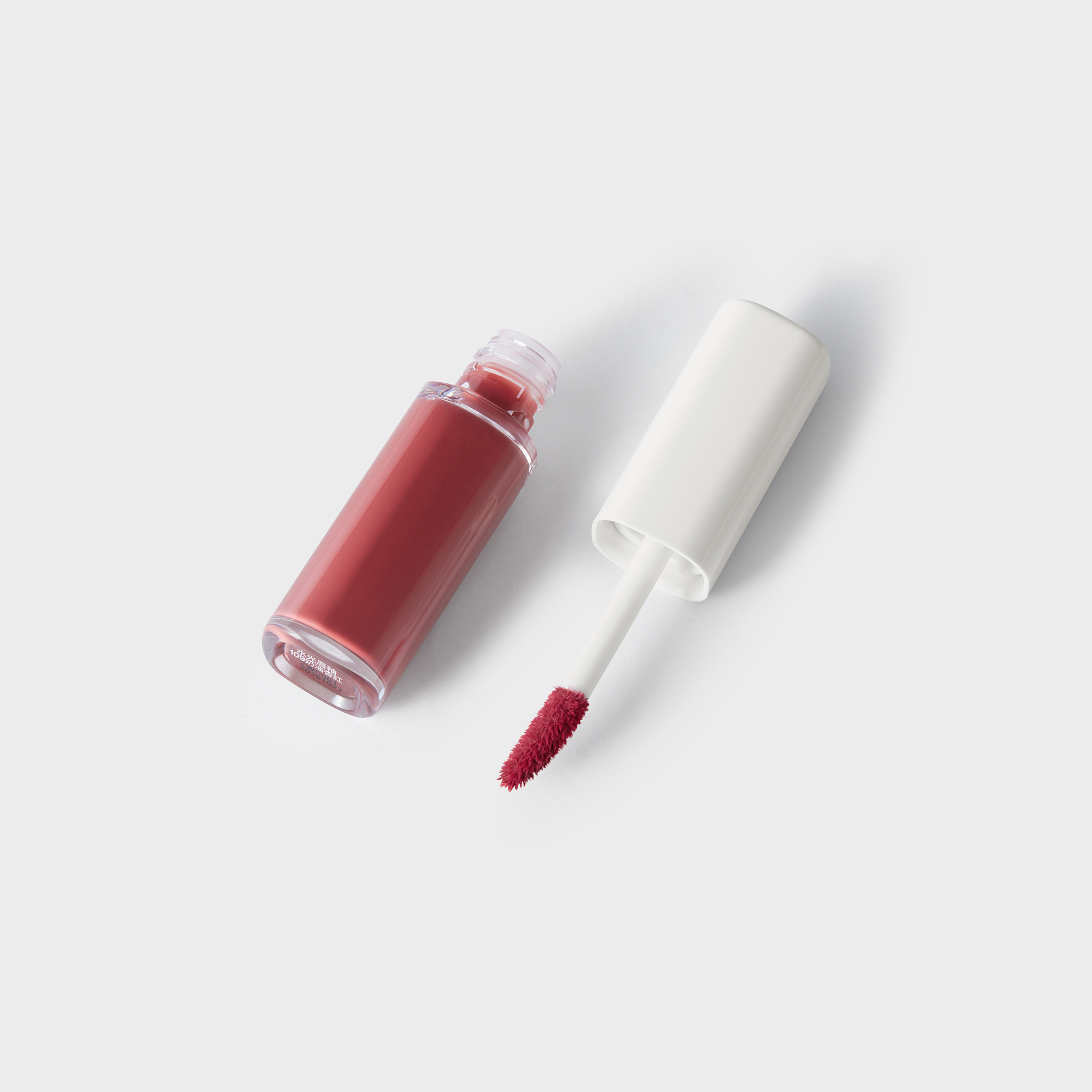 水光感的唇妝依舊是潮流趨勢