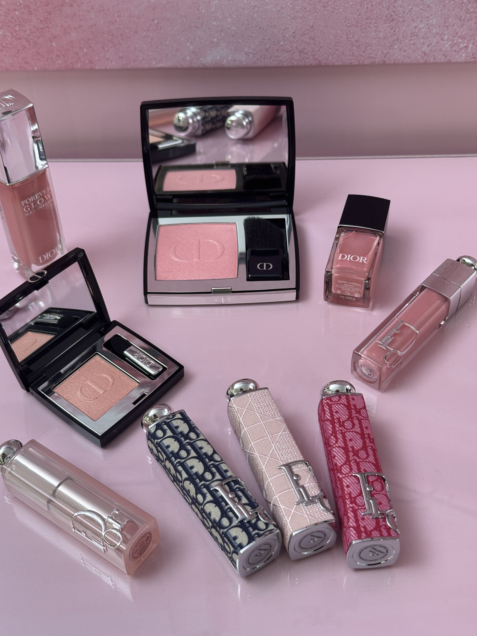 Dior水潤唇膏推出了三款極具收藏價值的精品級外殼設計