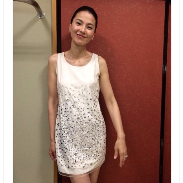 除了容顏肌膚不變,身材體態在江角真紀子身上同樣也像是時間停留。