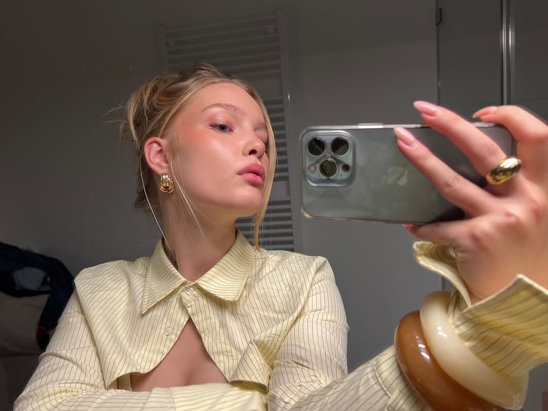 偏中性膚色就選珊瑚色、玫瑰色,可以提亮膚色,增添健康感