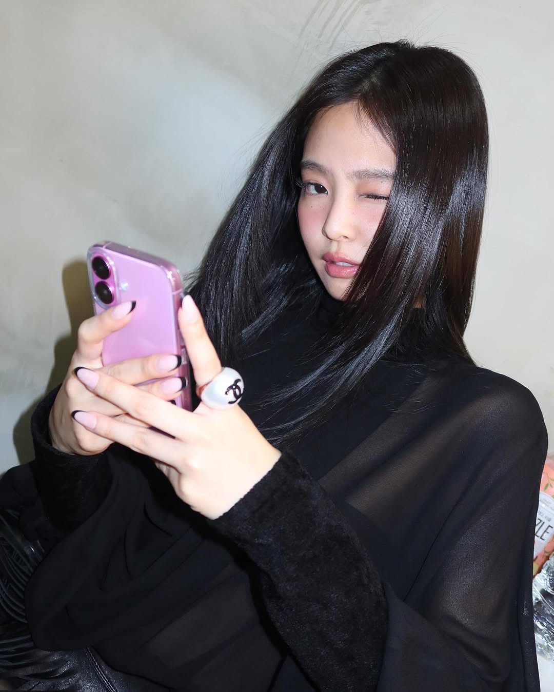 Jennie之前受訪時就曾說過,她都會在每次演出前進行冰浴