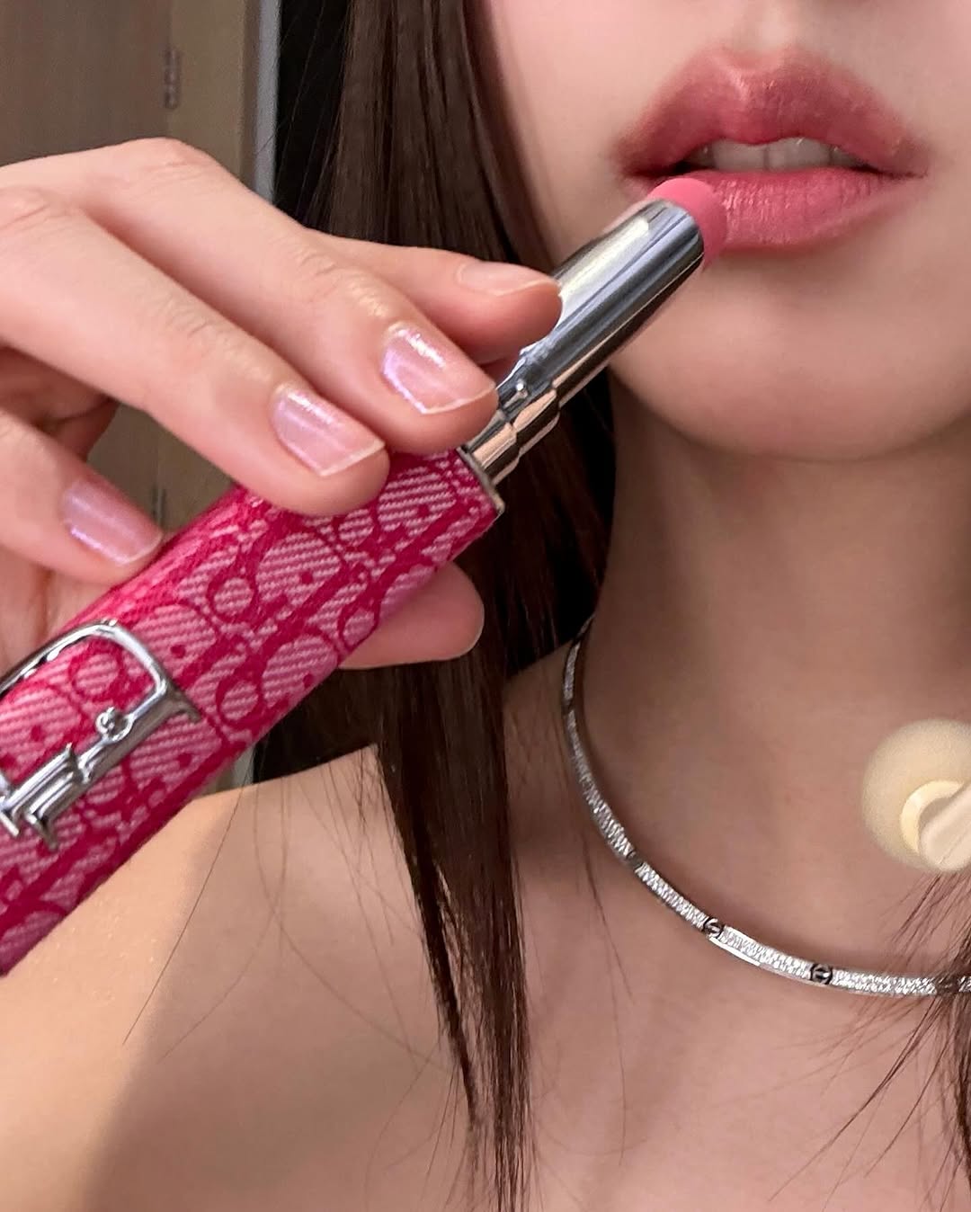 Jisoo也在IG上分享了演唱會後台的照片