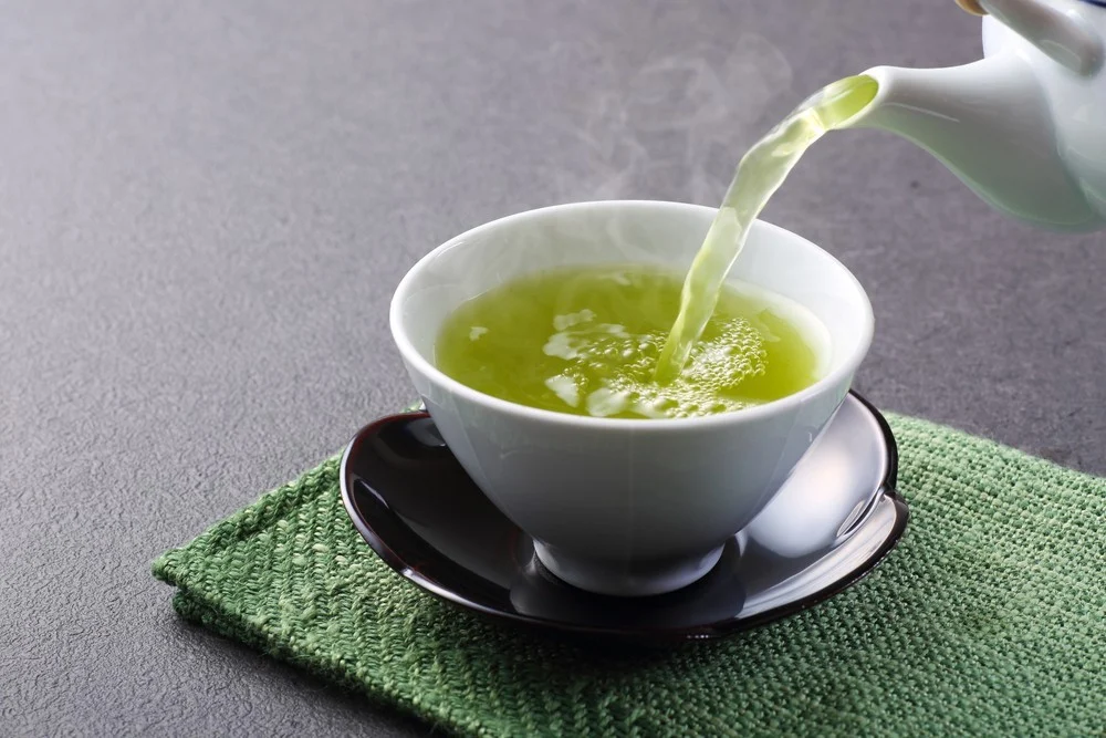綠茶富含兒茶素和多酚類,超強抗氧化劑,抗發炎、抵抗紫外線傷害,更可減少黑色素沉積!