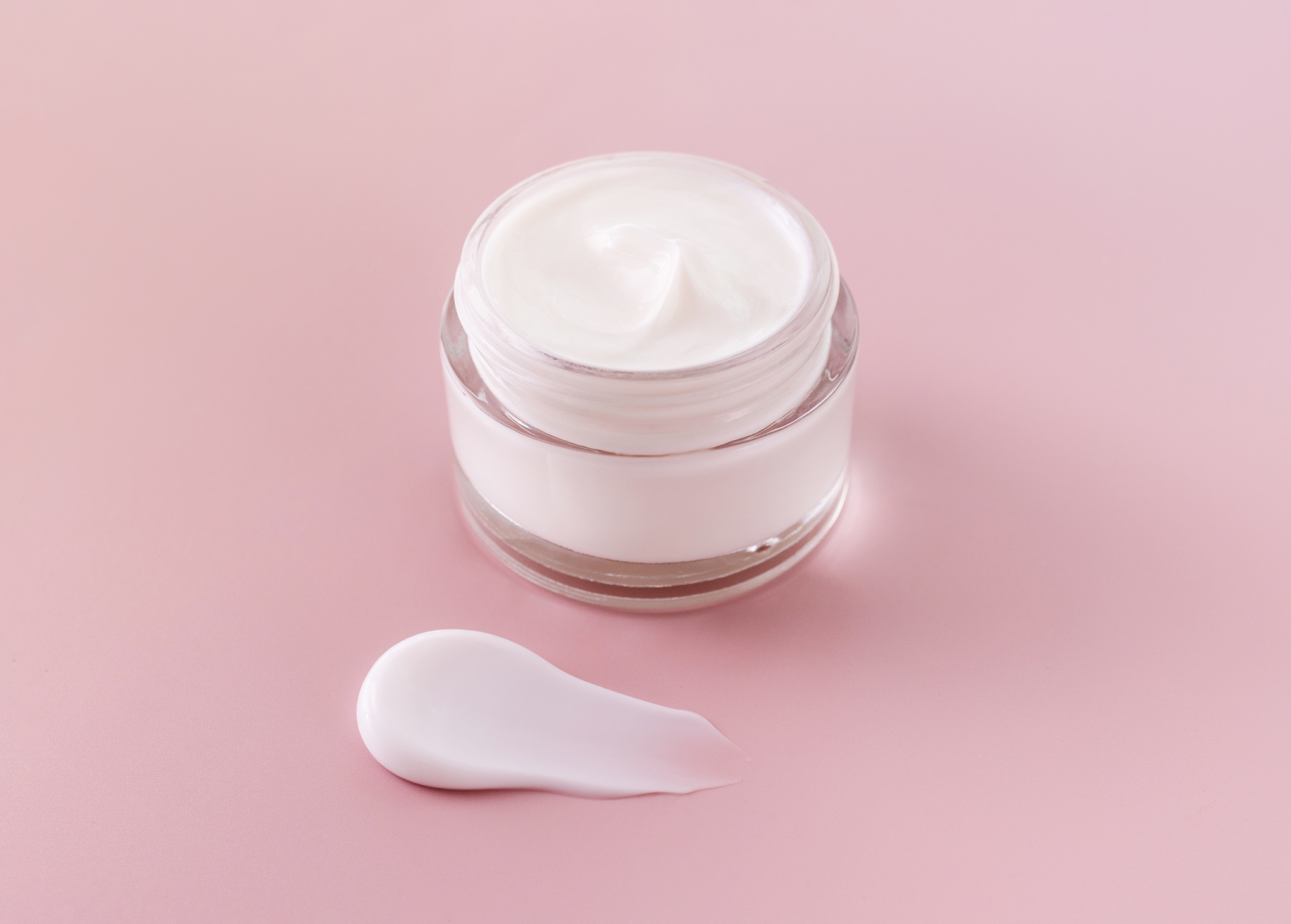 乳液和面霜（乳霜）雖然都，可以根據個人的膚況和天氣變化靈活混搭使用。