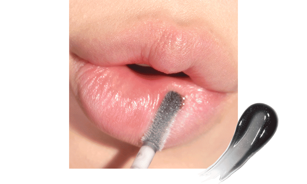 內含細膩閃粉，疊擦後唇色會閃出高級光澤