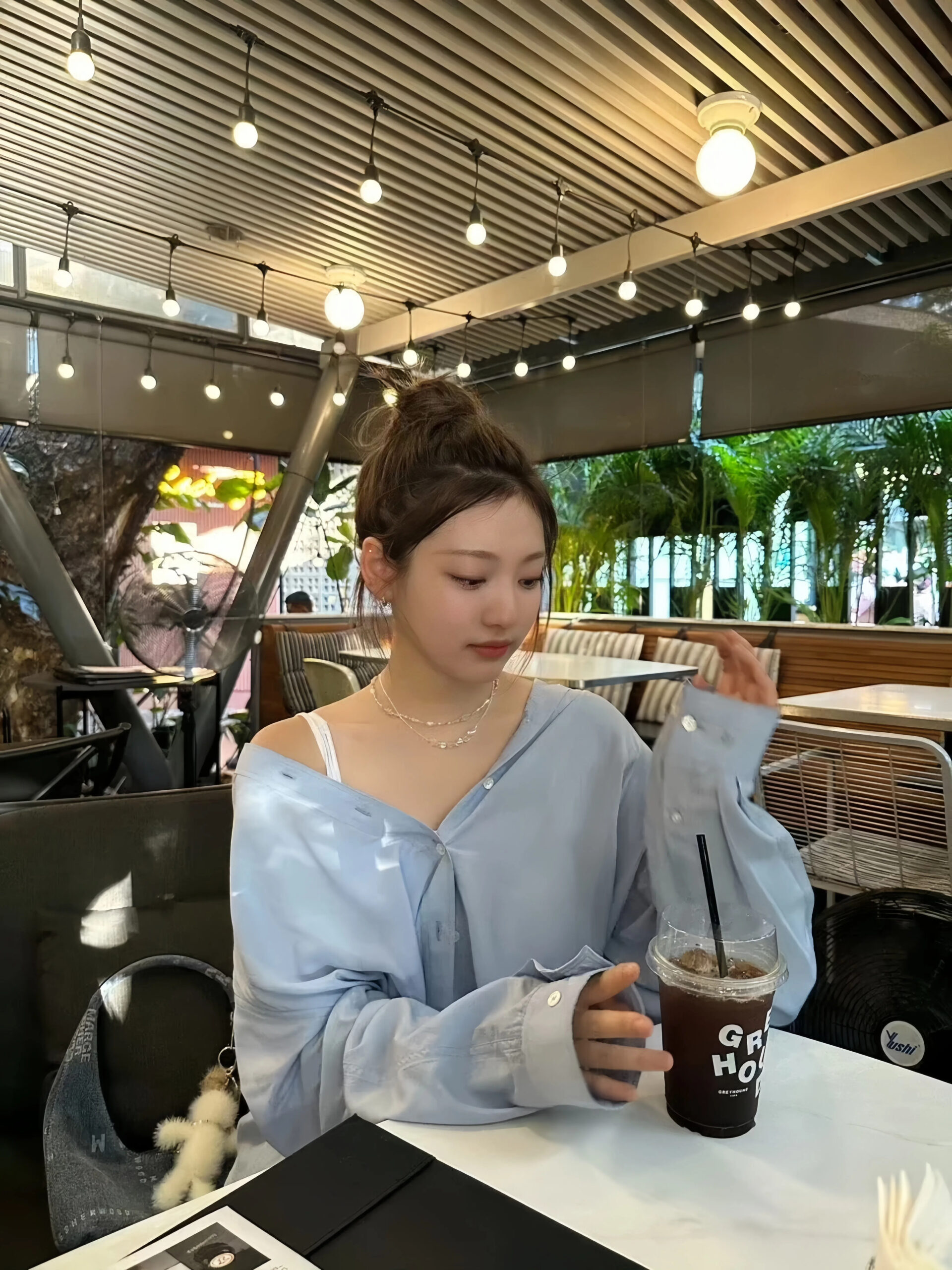 寧藝卓分享日常生活照。