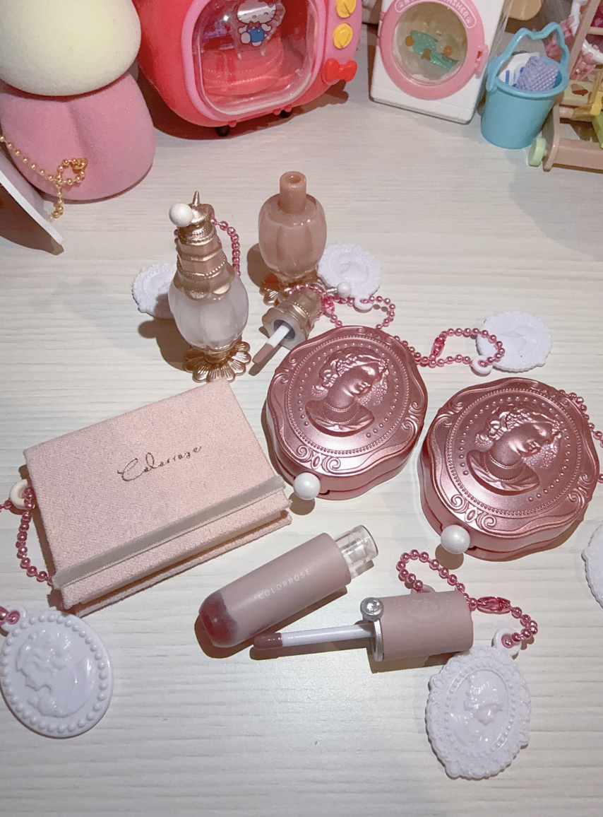 Colorrose推出的迷你化妝品扭蛋