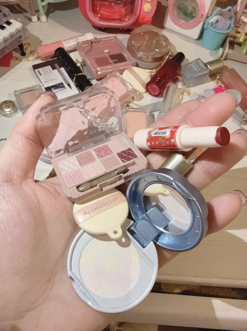 Canmake旗下多款明星商品縮小成精巧可愛的版本