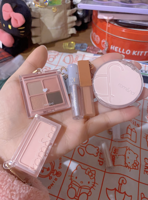 rom&nd迷你化妝品扭蛋，將品牌的多款明星商品縮小成精巧可愛的版