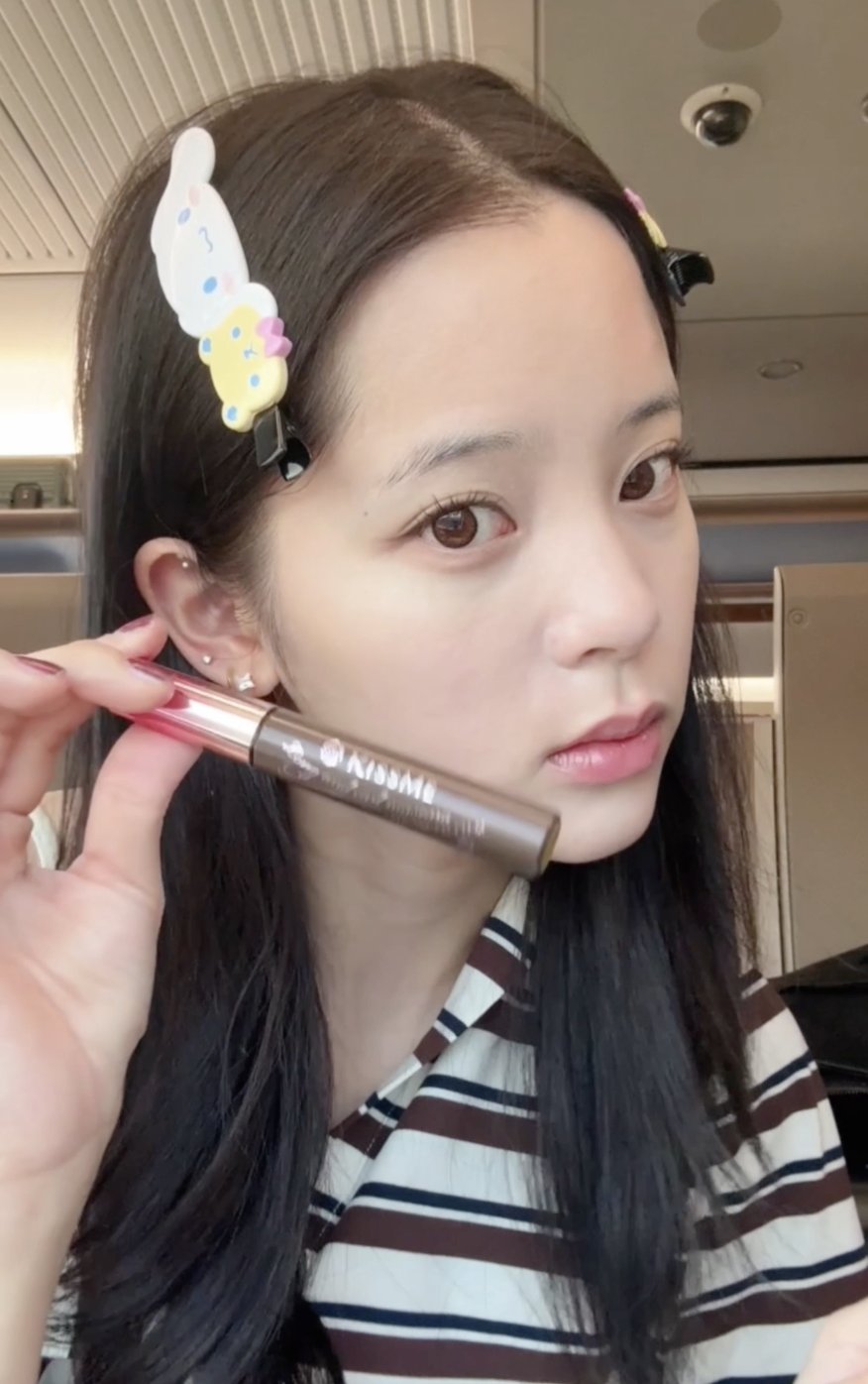 與眼線液同品牌，KissMe的睫毛液同樣以持久不暈染著稱，能打造纖長濃密的睫毛