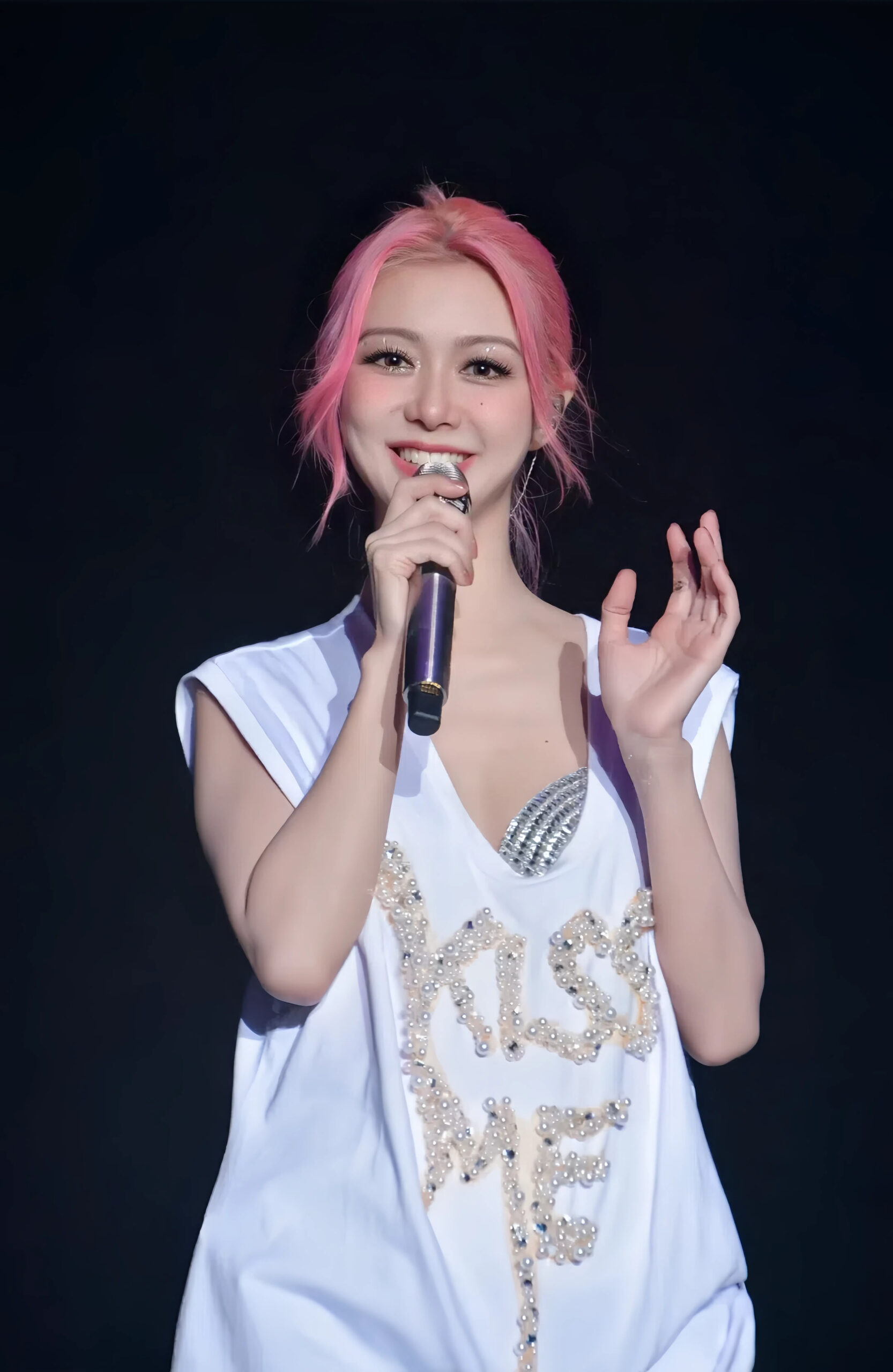 笑容甜美燦爛，被稱為「香港最後一位少女」