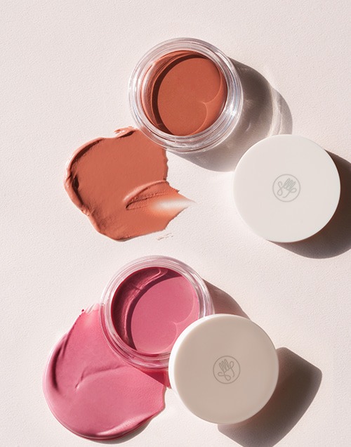 由韓國知名彩妝師創立的品牌Son & Park，雖然是大牌，但它在DAISO也有部分熱銷產品