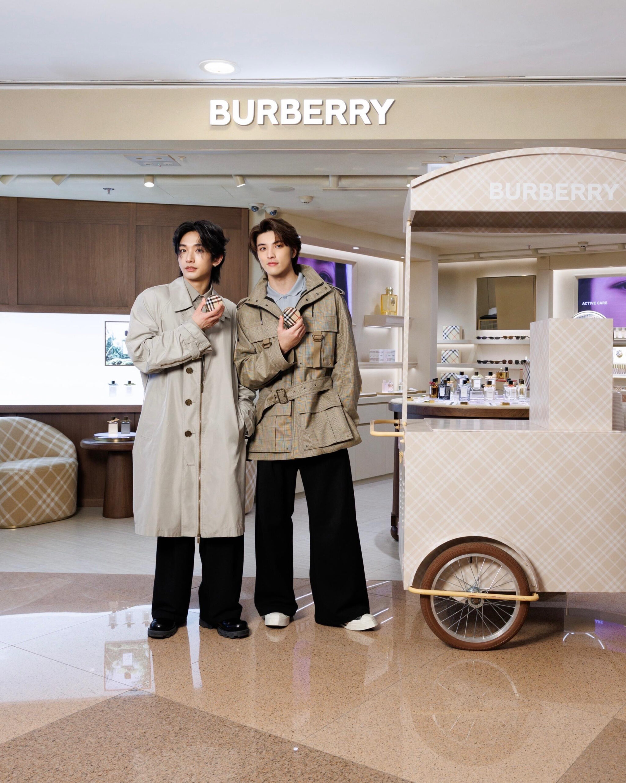 人氣KOL Kenji和Martin親身到場支持,大讚Burberry粉底。