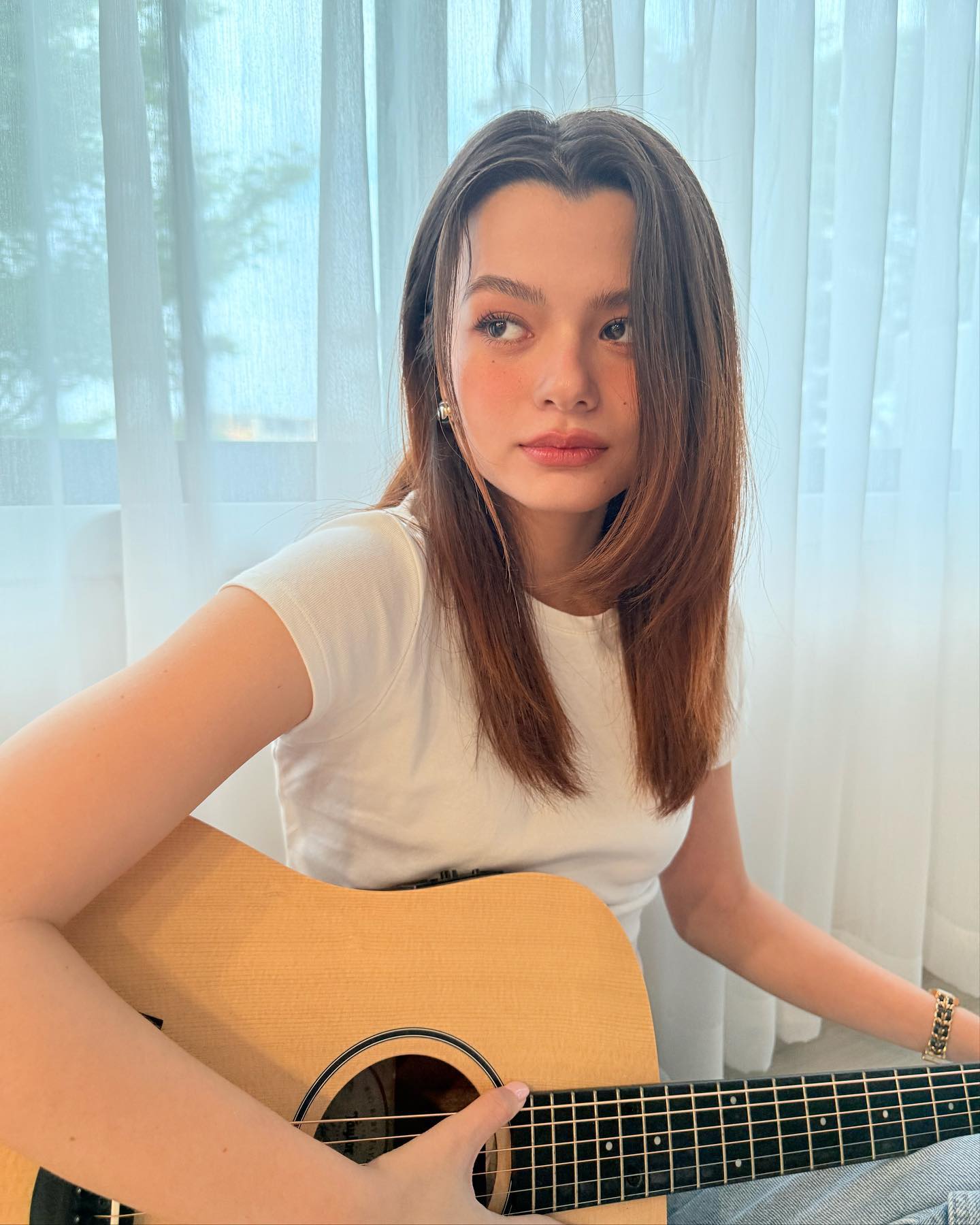 對於內向的Rebecca來說,音樂是她與內心世界連結的重要橋樑