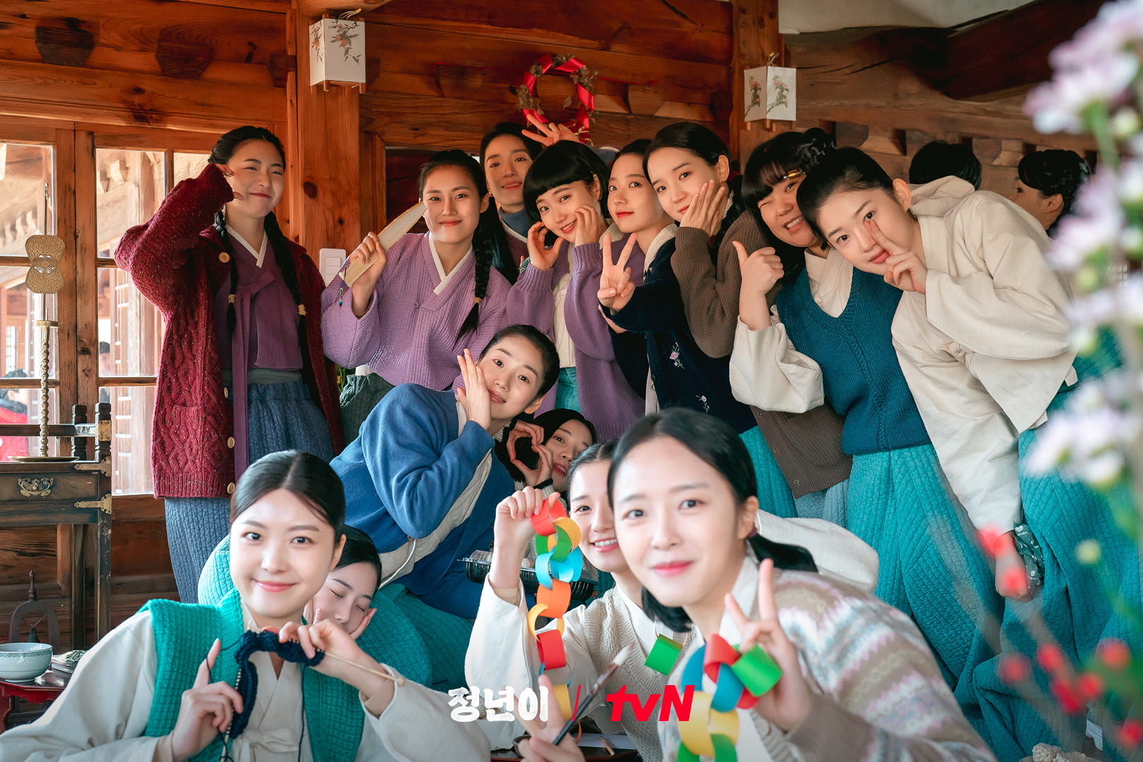 透過主角尹正年的視角，我們得以窺見那個時代女性所面臨的挑戰與掙扎