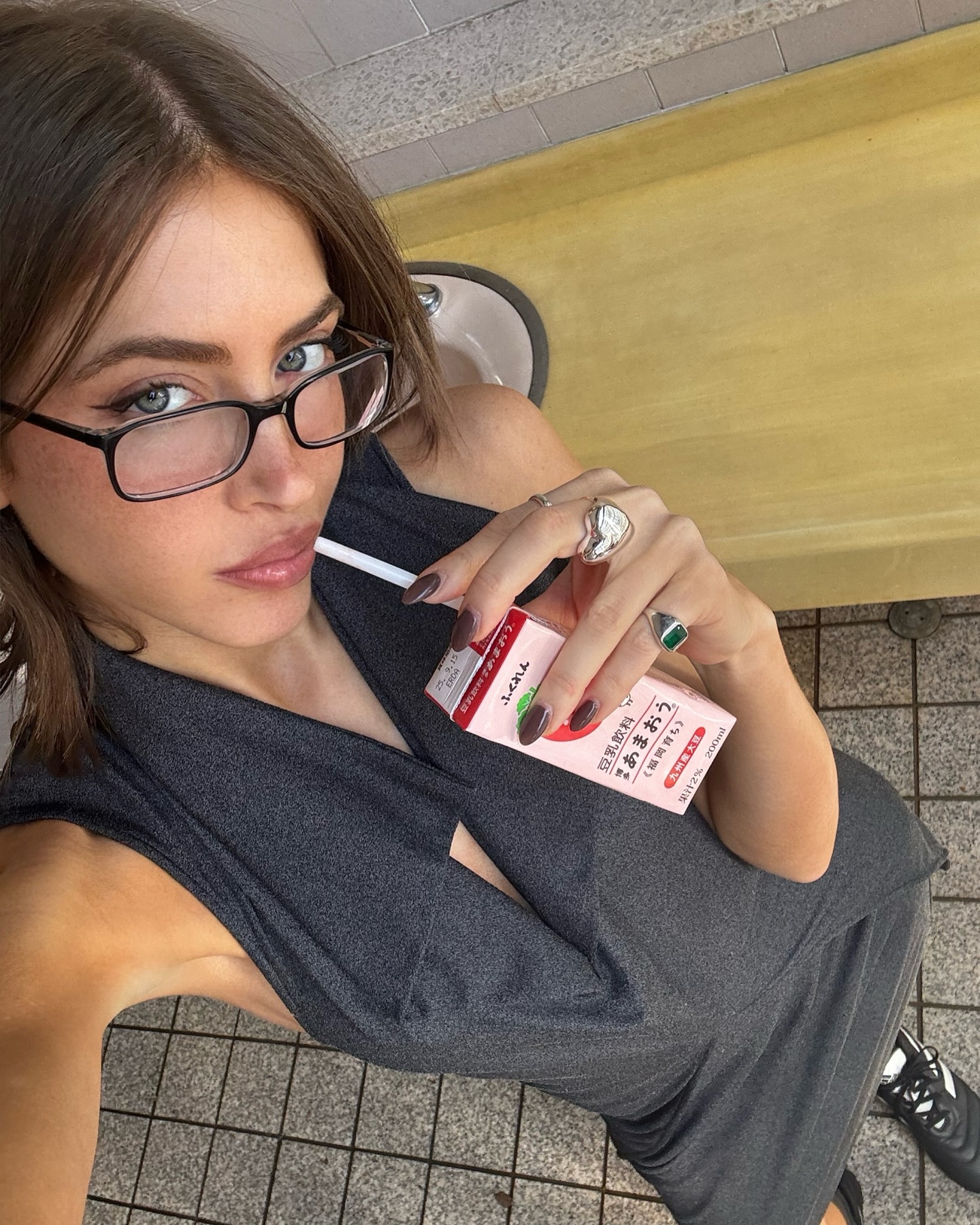 AGEs會破壞膠原蛋白的結構,使其變脆、僵硬,進而導致肌膚鬆弛、失去彈性