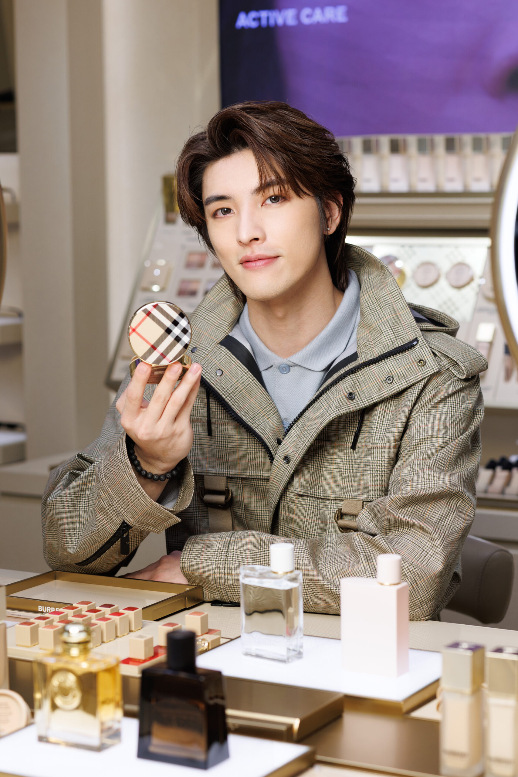 Kenji大讚Burberry粉底持妝力出色,尤其對霧面妝感愛不釋手。