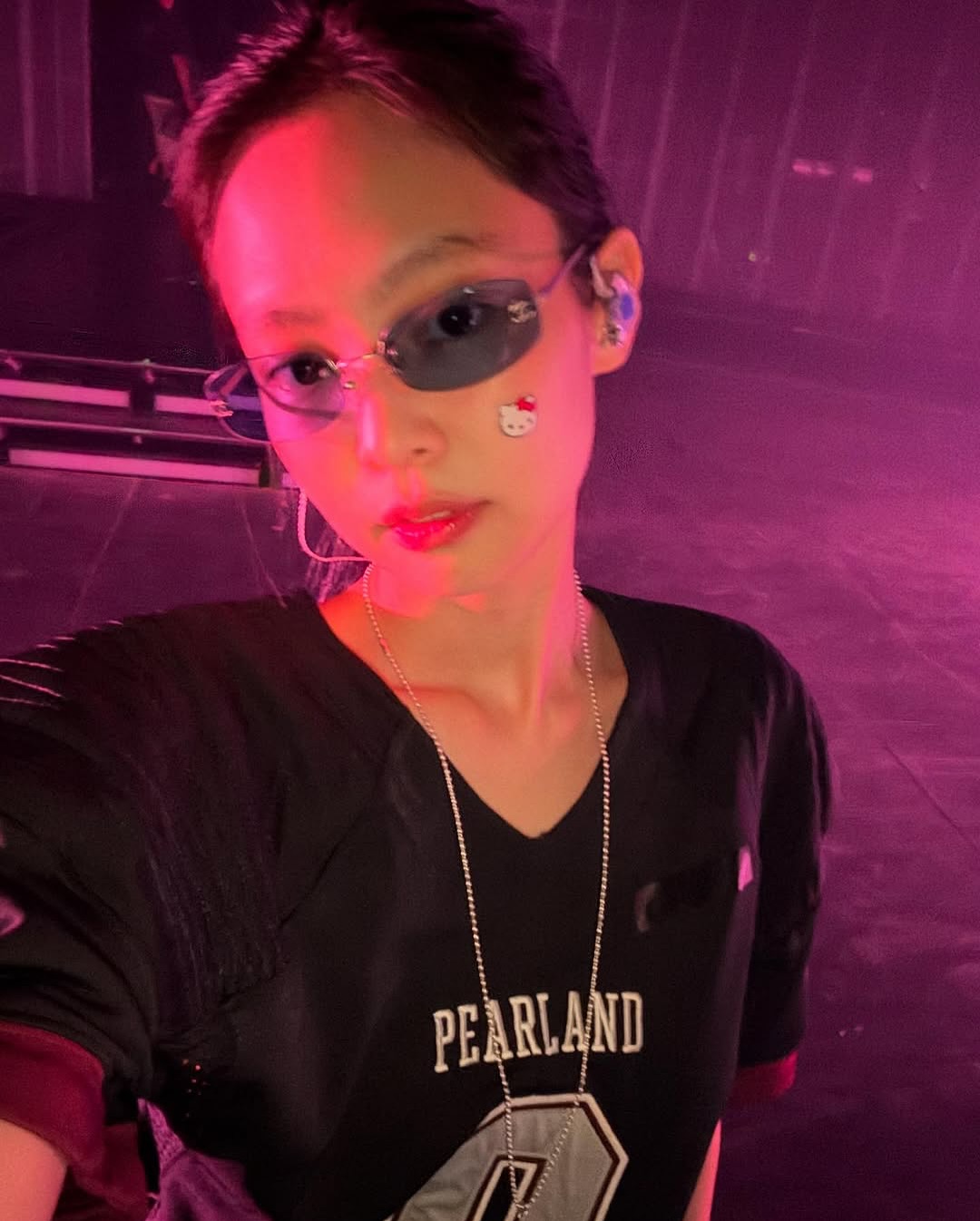 Jennie同款Hello Kitty痘痘貼。