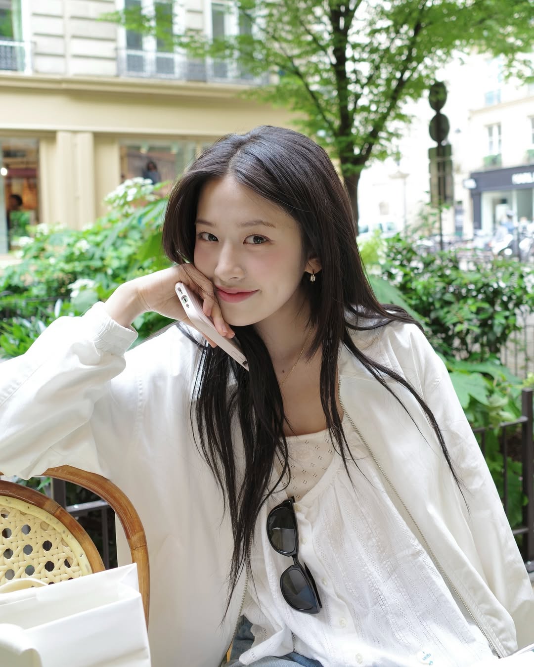 「減法」的妝容哲學，讓女性的真實面貌得以展現，散發出由內而外的自信與從容