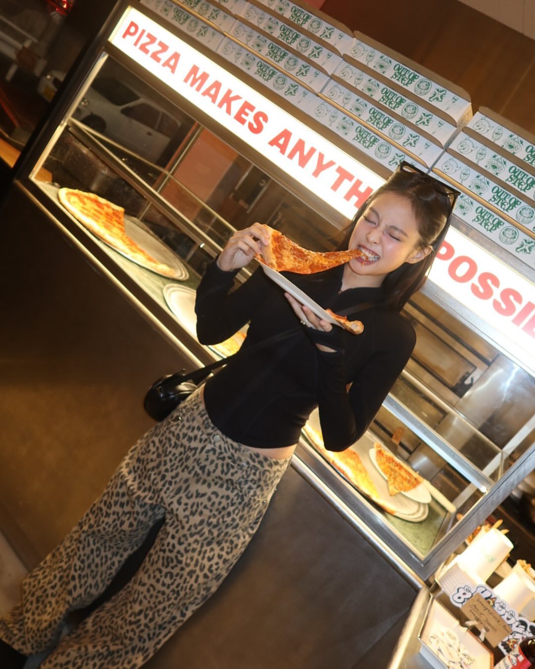 明星們可能透過瑜伽、冥想或其他放鬆方式來管理壓力