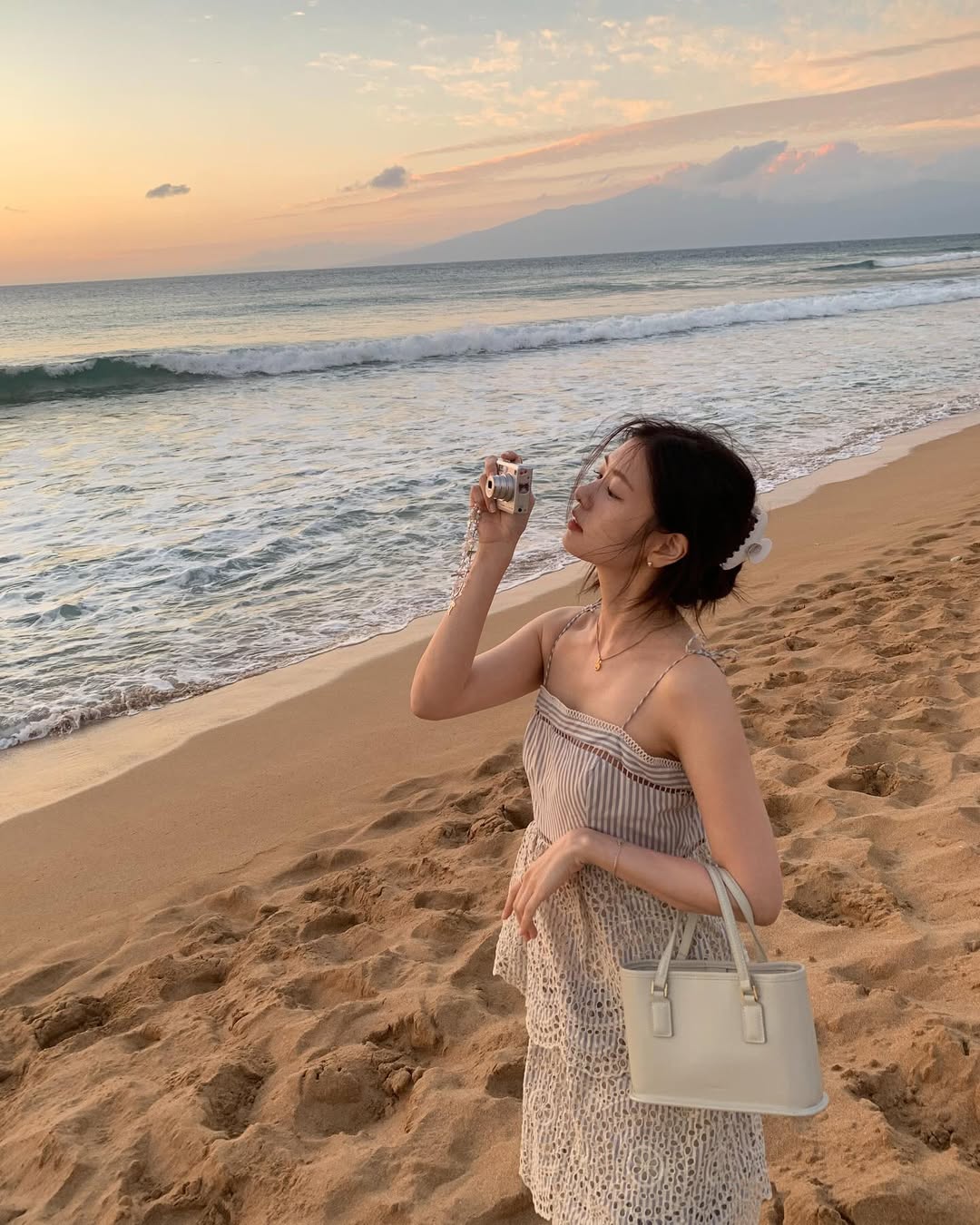 天氣說變就變，一下大太陽一下又下雨，常常到了下午妝就花了、頭髮也亂了