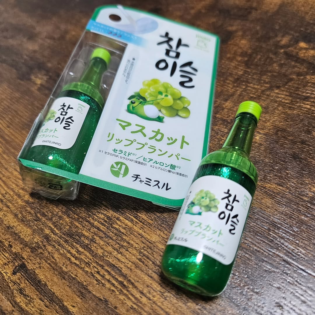 日本粧美堂株式会社把韓國有名的真露變成「燒酒唇釉」