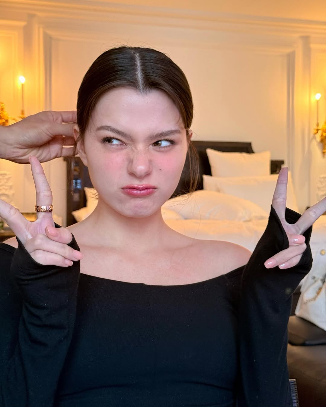 儘管內向,Rebecca仍然強調了友誼的重要性