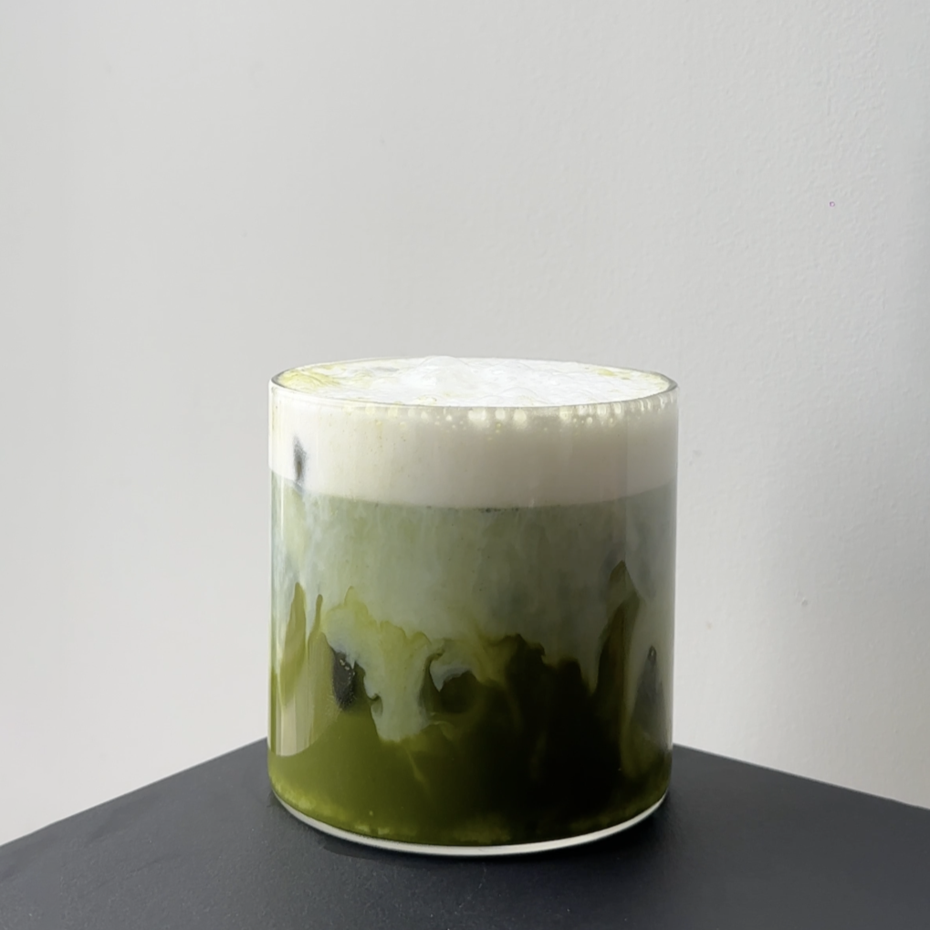 透過抹茶和蘑菇的協同作用，提升日常活力和注意力