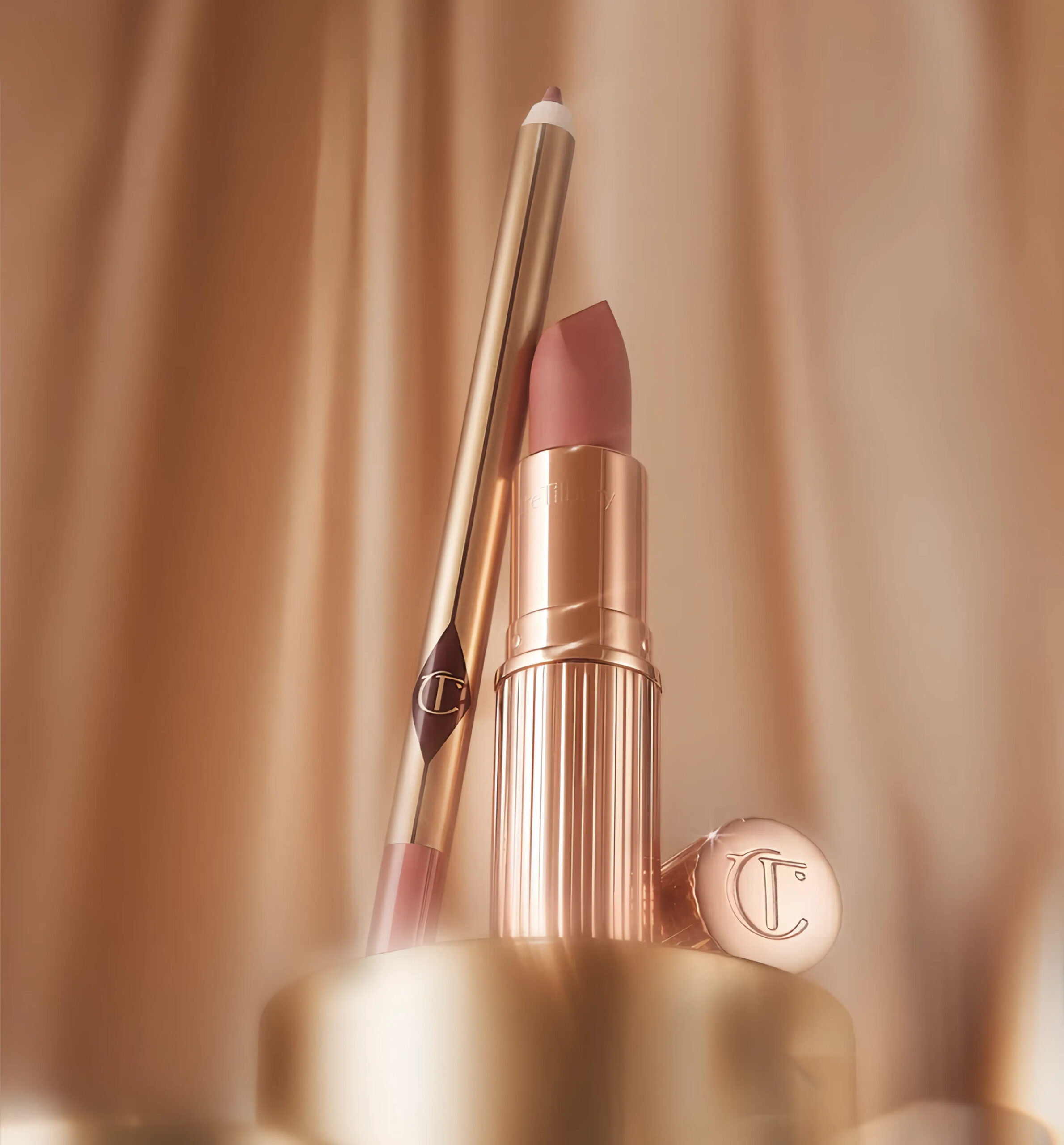 Charlotte Tilbury摩登霧感唇膏NAUGHTY TALK