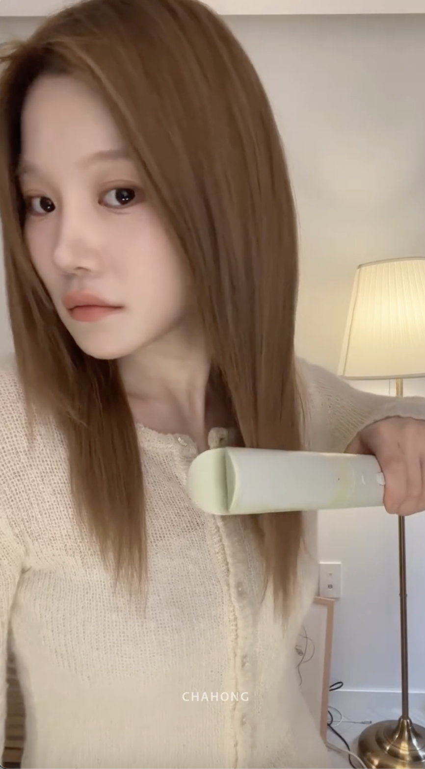 這款造型器的直髮器和Dyson Airstrait一樣,是運用氣流,讓濕髮在吹乾的同時也能拉直頭髮