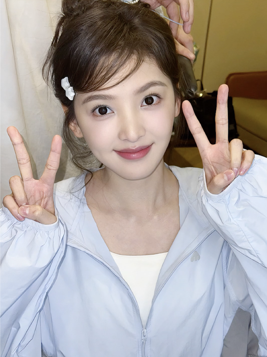 依照章若楠當天的粉藍色穿搭，為這個妝容取了「海鹽可可妝」的名字