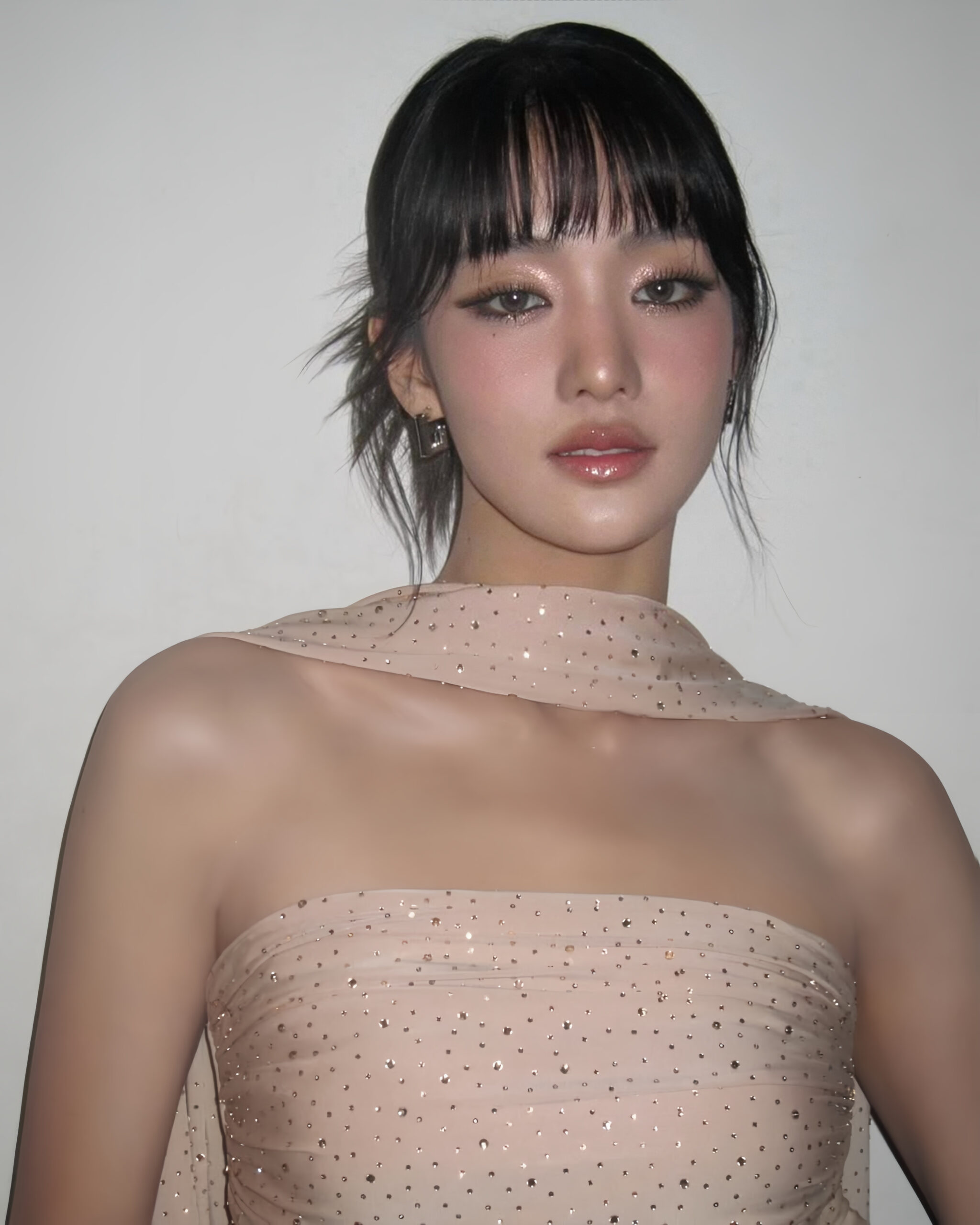 閃片液可以在不破壞底妝的情況下打造立體感高光。