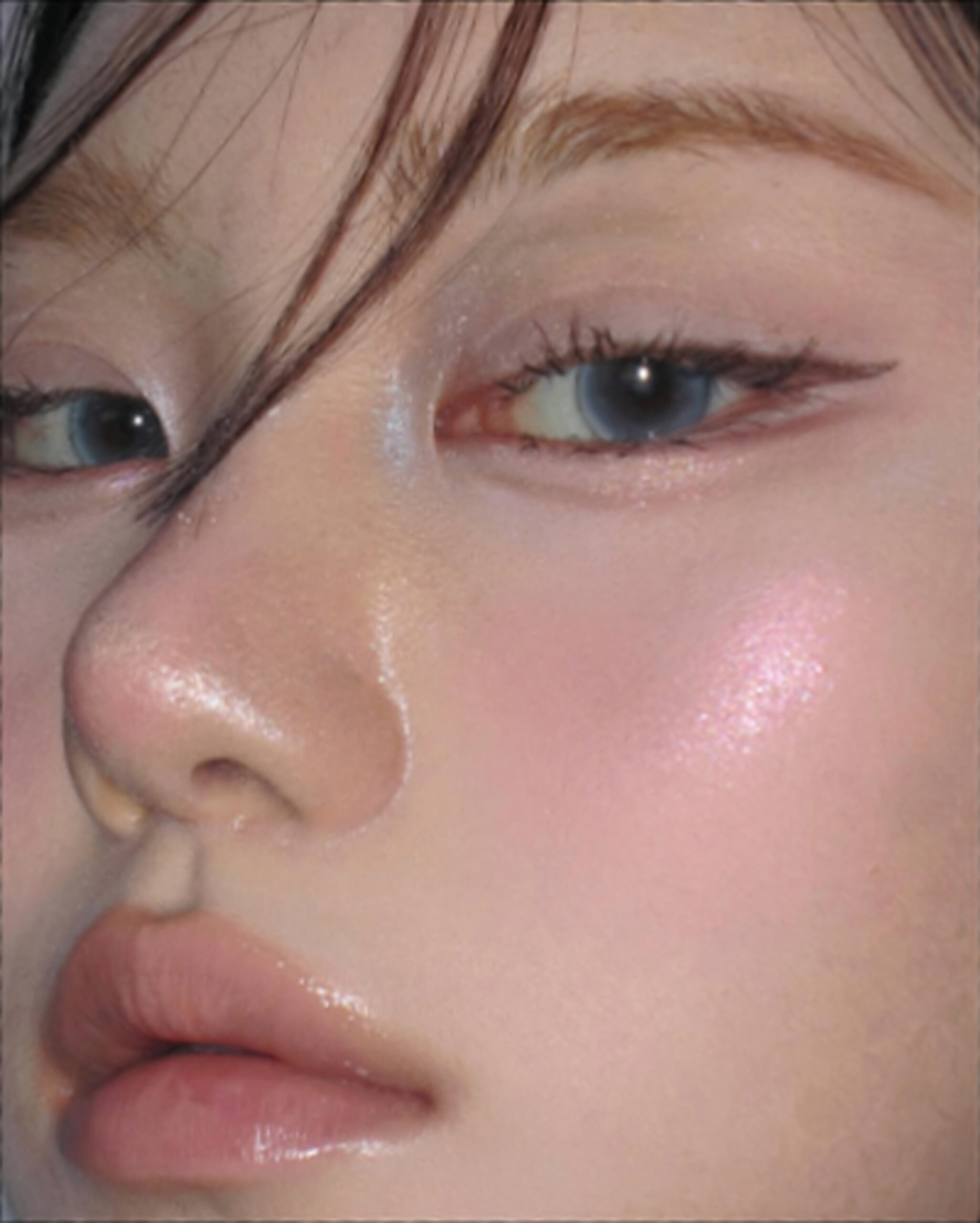 高光只畫在眼睛下方處。